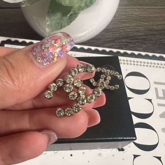 CHANEL Gold Classic Crystal CC Stud Earrings - Picture 3 of 8